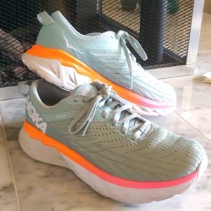 Hoka one one arahi 4
